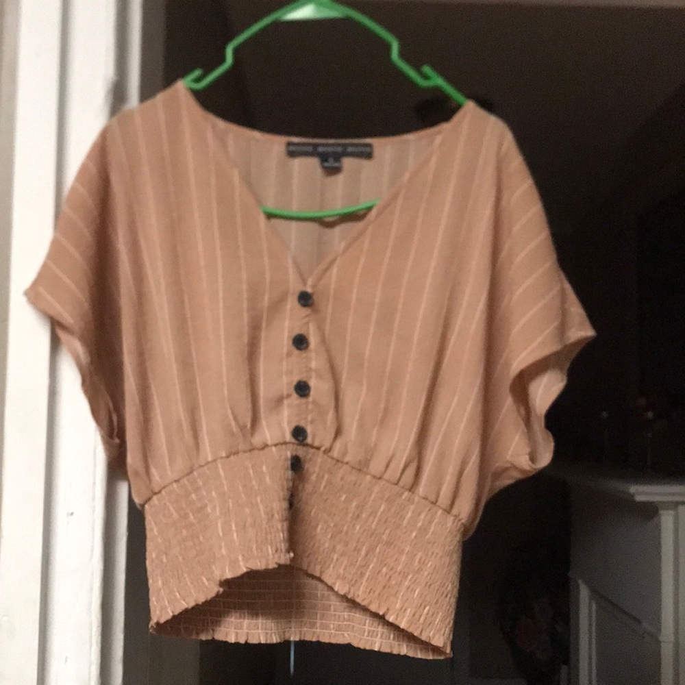 Women’s cropped striped shirt.